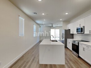 533 Sacred Lotus Pl in Henderson, NV - Building Photo - Building Photo