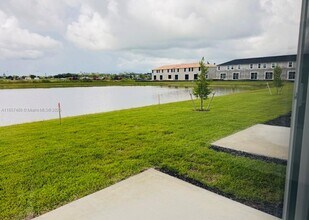 4230 North Dr in North Fort Myers, FL - Foto de edificio - Building Photo