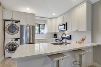 909 Club Dr in Palm Beach Gardens, FL - Building Photo - Building Photo