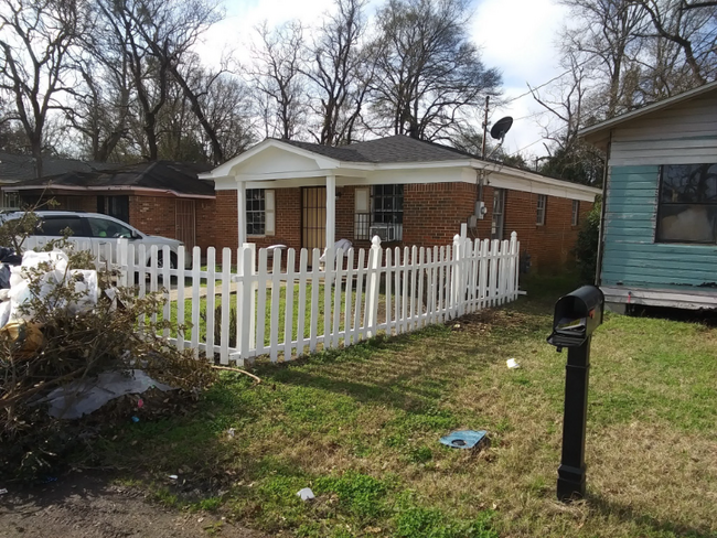 833 Plant St in Prichard, AL - Building Photo - Building Photo