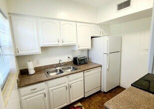 233 80th St in Miami Beach, FL - Building Photo - Building Photo