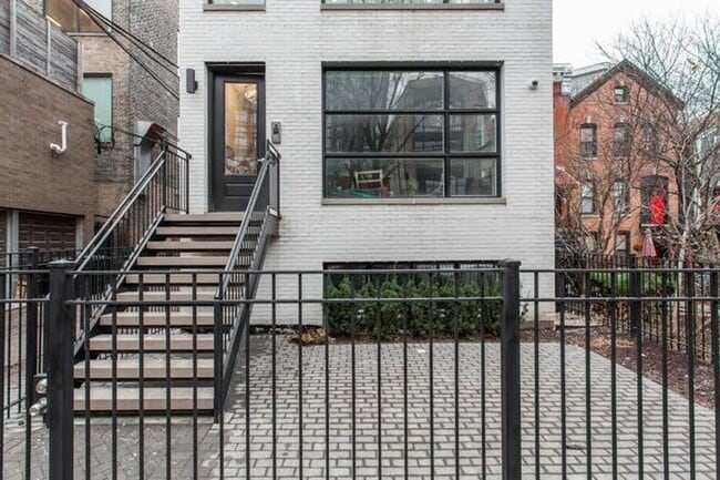 property at 1212 N Paulina St