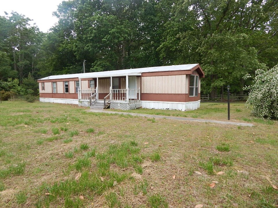 2482 Rose Mt Rd in Hustle, VA - Building Photo