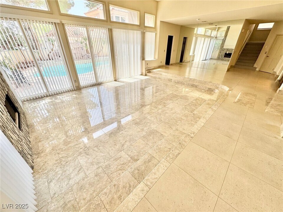 8753 Rainbow Ridge Dr in Las Vegas, NV - Building Photo