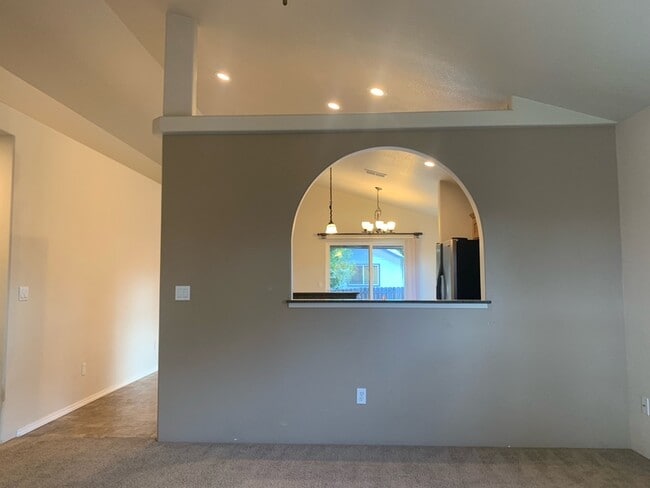 1443 SW Sturgeon Ct in Grants Pass, OR - Building Photo - Building Photo