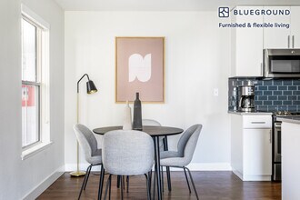 900 High School Way in Mountain View, CA - Building Photo - Building Photo