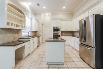 5623 Evergreen Valley Dr in Houston, TX - Building Photo - Building Photo