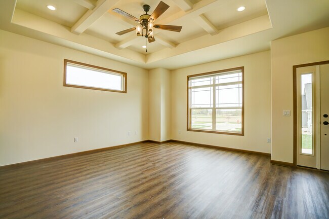 445 Odyssey Ct in Oregon, WI - Foto de edificio - Building Photo