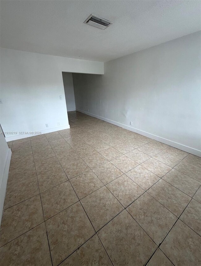 3970 NW 31st Terrace in Lauderdale Lakes, FL - Foto de edificio - Building Photo