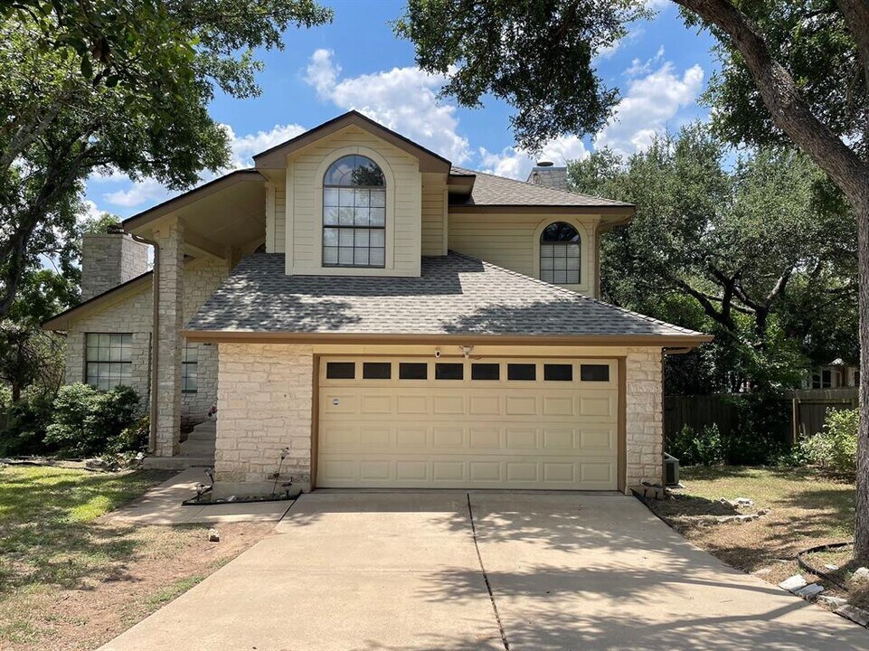 9005 Scottish Pastures Dr in Austin, TX - Building Photo