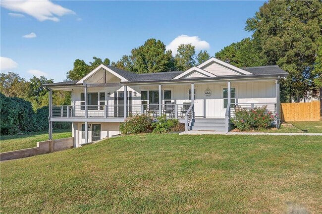 1324 Ace Mcmillian Rd in Dacula, GA - Foto de edificio - Building Photo