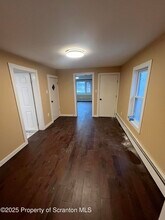 129 S Blakely St in Dunmore, PA - Foto de edificio - Building Photo