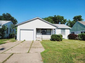 818 S Bluff Ave in Wichita, KS - Building Photo