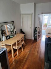 745 S 4th St, Unit 2nd floor in Philadelphia, PA - Foto de edificio - Building Photo