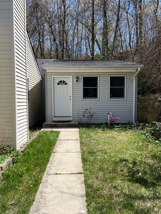 26 Laurel Hill Rd in Centerport, NY - Building Photo