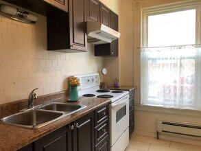 20 Church St E in Brampton, ON - Building Photo - Building Photo