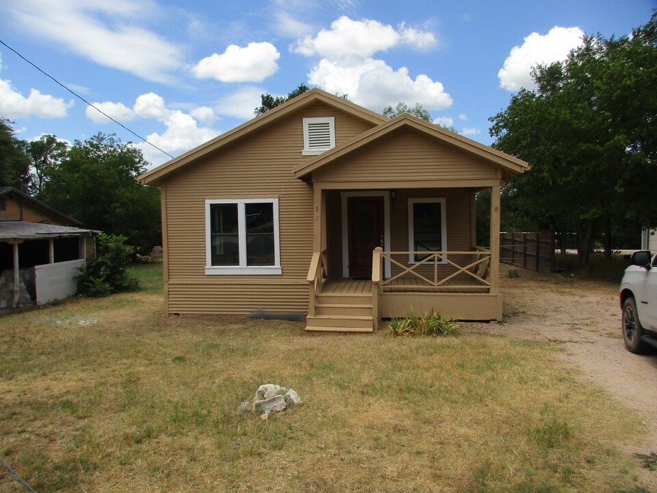 912 Campbell St in Lampasas, TX - Building Photo