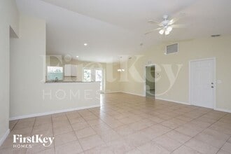 7352 Elsa St in Englewood, FL - Building Photo - Building Photo