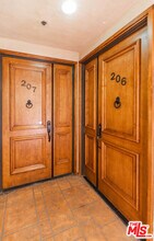 5132 W Maplewood Ave in Los Angeles, CA - Building Photo - Building Photo