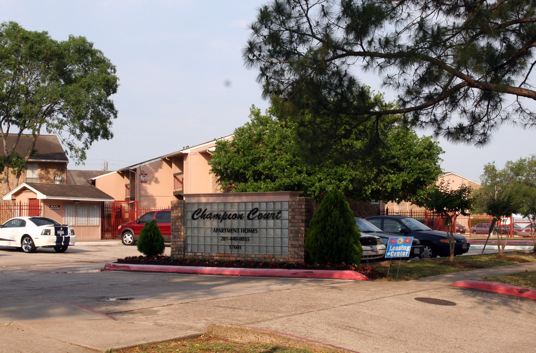 Champion Court in Houston, TX - Building Photo