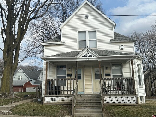 property at 302 S Prairie St