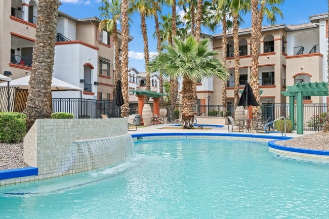 Wyngate Apartments in Surprise, AZ - Foto de edificio - Building Photo
