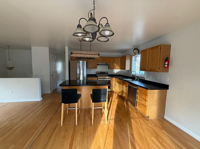 845 Hart St in Bridgeport, CT - Foto de edificio - Building Photo