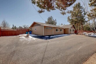 1975 NE Butler Market Rd in Bend, OR - Building Photo - Building Photo