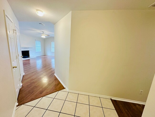 17320 Bishopsgate Dr in Pflugerville, TX - Building Photo - Building Photo
