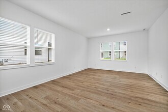 15254 Swallow Fls Wy in Fishers, IN - Building Photo - Building Photo