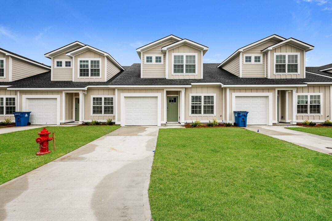3009 Par Ln in Brunswick, GA - Building Photo