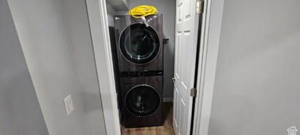 8464 S 2700 W in West Jordan, UT - Foto de edificio - Building Photo