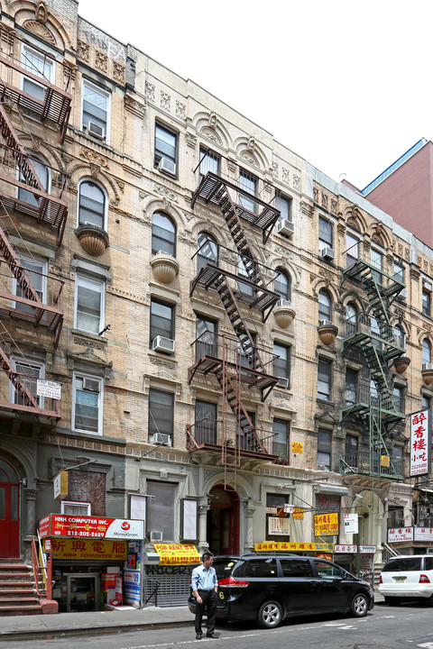 17 Eldridge St in New York, NY - Building Photo