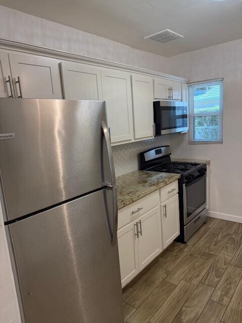 2537 E Clarendon Ave