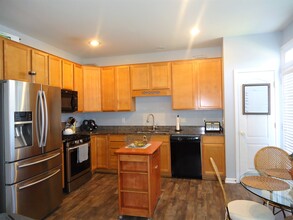 214 Bowling Green Cir in Stephens City, VA - Foto de edificio - Building Photo
