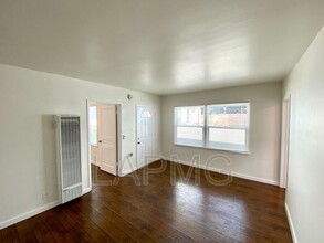 2312 Ocean Park Blvd-Unit -2314 1/2 in Santa Monica, CA - Foto de edificio - Building Photo