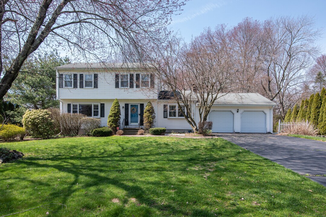 29 Buckland Way in Windsor, CT - Building Photo