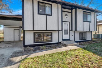 11 Carriage Lane in Glen Carbon, IL - Building Photo - Building Photo