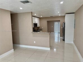 8101 SW 4th St in Miami, FL - Building Photo - Building Photo