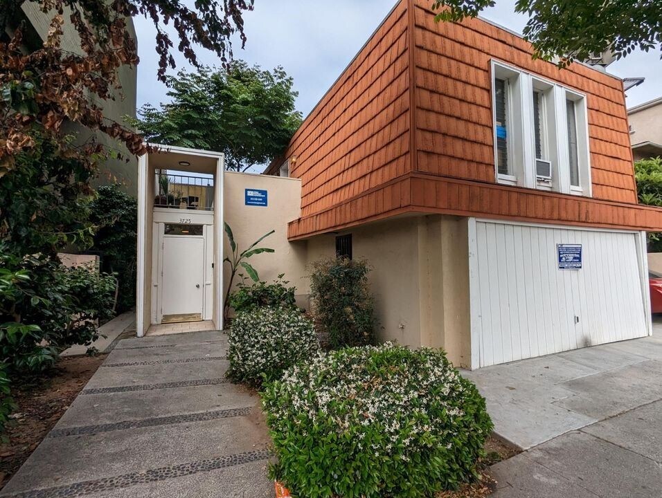 3725 Motor Ave in Los Angeles, CA - Building Photo