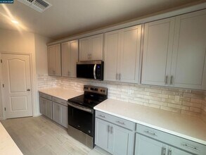 4202 Markovich Ct in Richmond, CA - Foto de edificio - Building Photo