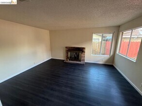 2112 Banyan Way in Antioch, CA - Building Photo - Building Photo