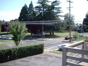 182 NE Jackson St in Hillsboro, OR - Building Photo - Building Photo