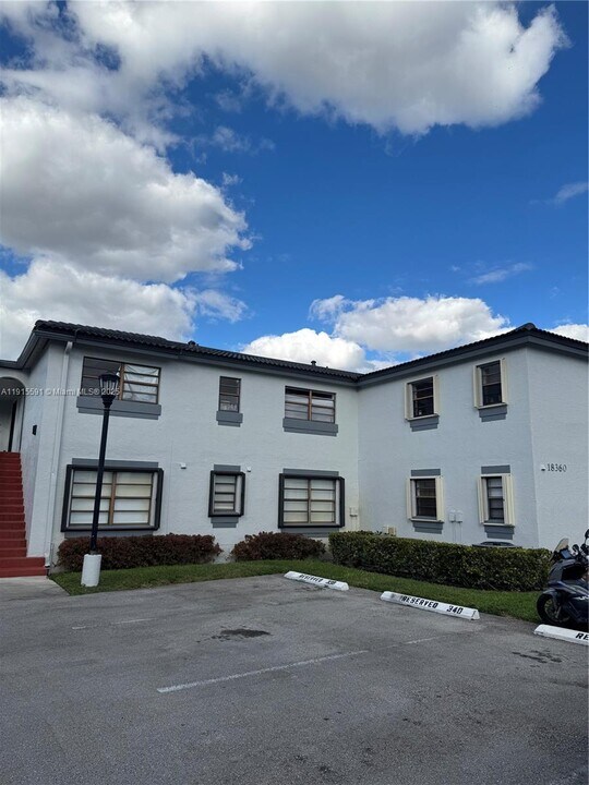 18360 Mediterranean Blvd in Hialeah, FL - Building Photo