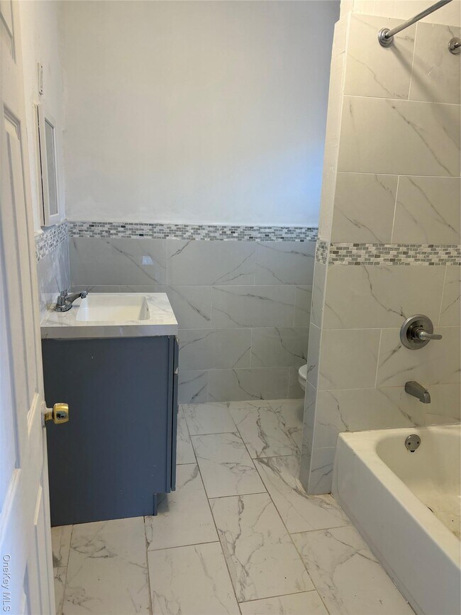 3141 Kingsbridge Terrace in Bronx, NY - Foto de edificio - Building Photo