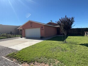 10238 S Honeysuckle Dr in Miracle Valley, AZ - Building Photo - Building Photo