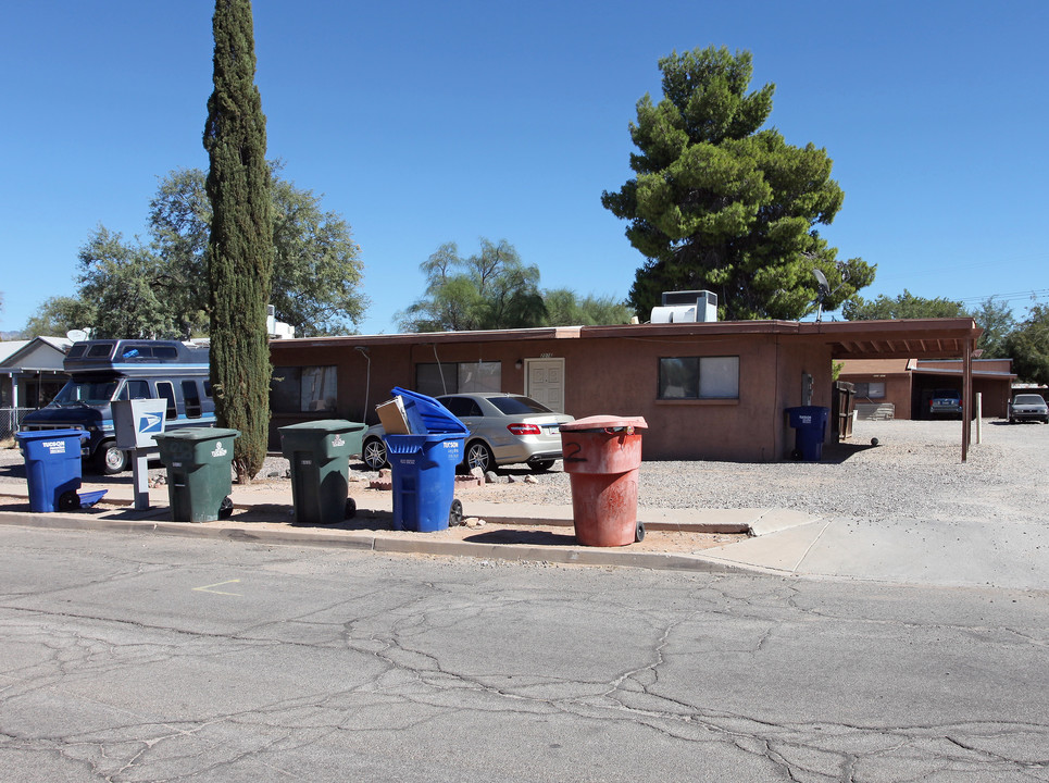 2016-2018 N Madelyn in Tucson, AZ - Building Photo