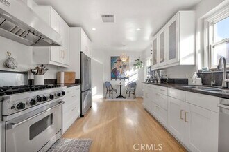 5727 Colbath Ave in Los Angeles, CA - Building Photo - Building Photo