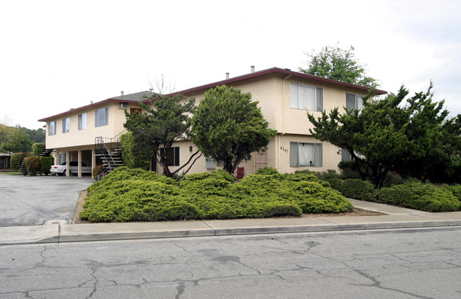 8247 Kelton Dr in Gilroy, CA - Foto de edificio - Building Photo