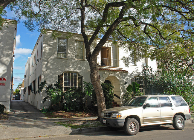 414-418 Curson Ave in Los Angeles, CA - Building Photo - Building Photo